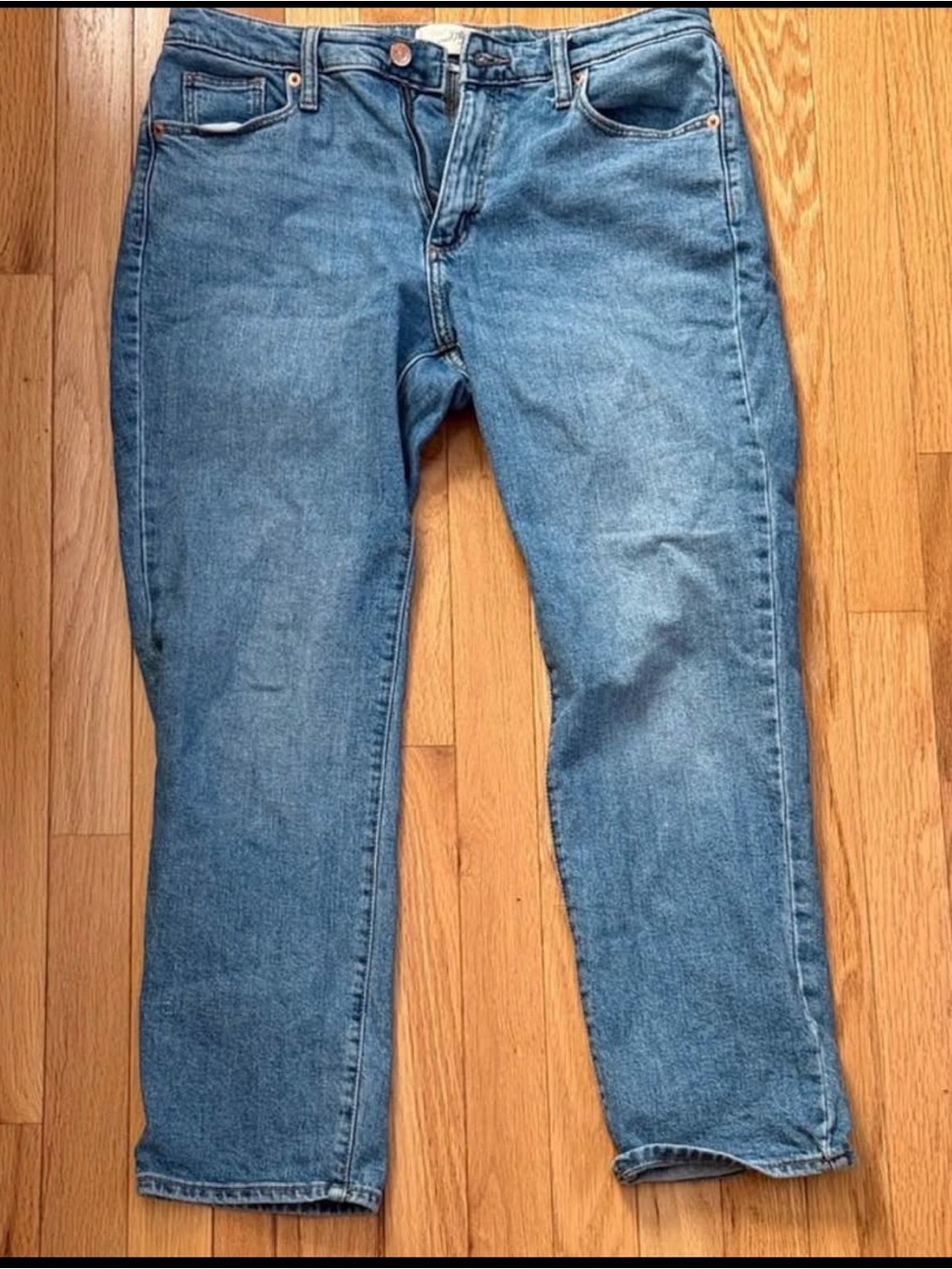 Universal Thread Women's Straight Jeans in Light Blue Denim